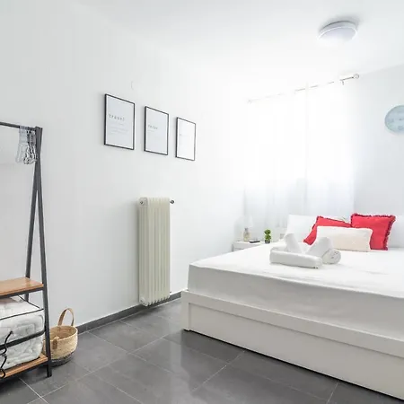 Modern Near Downtown Apartment